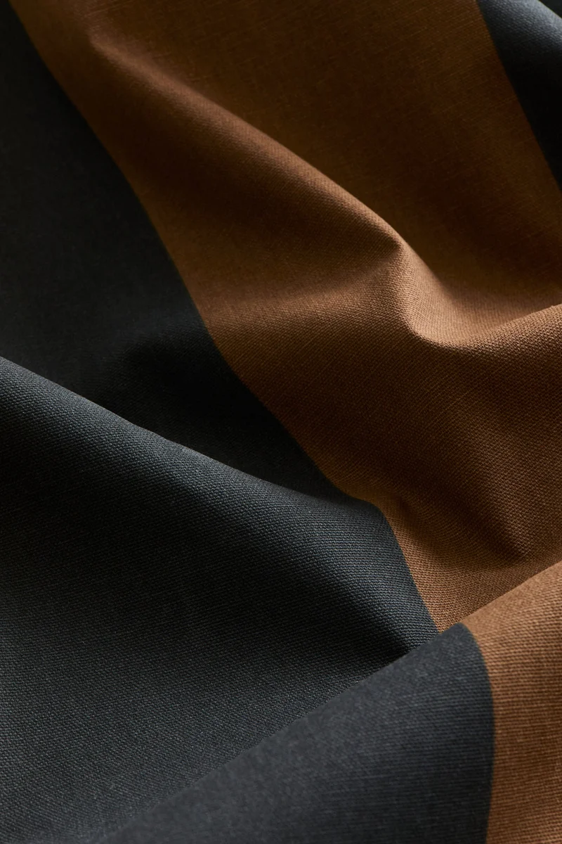 H&M Water-repellent tablecloth