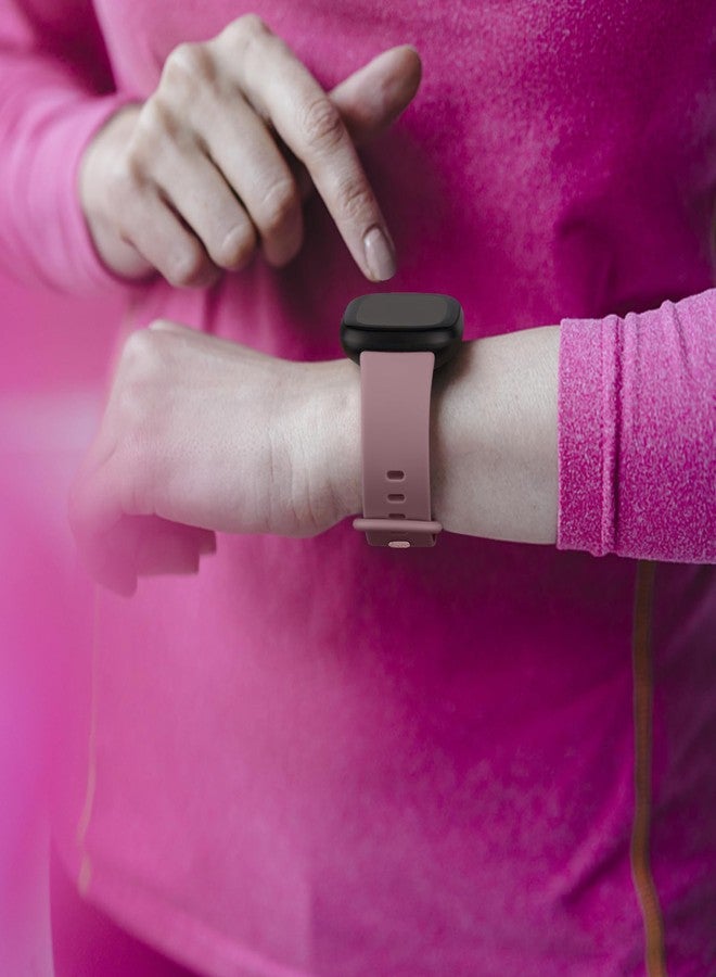 اي كي عبوة من 4 أساور متوافقة مع ساعات Fitbit Versa 4 و 3 / Sense 2 / Sense للرجال والنساء، أساور كلاسيكية ناعمة لساعات Fitbit Versa 4 / Versa 3 / Sense 2 / Sense الذكية (صغيرة، عبوة من 4 قطع) - Image 4