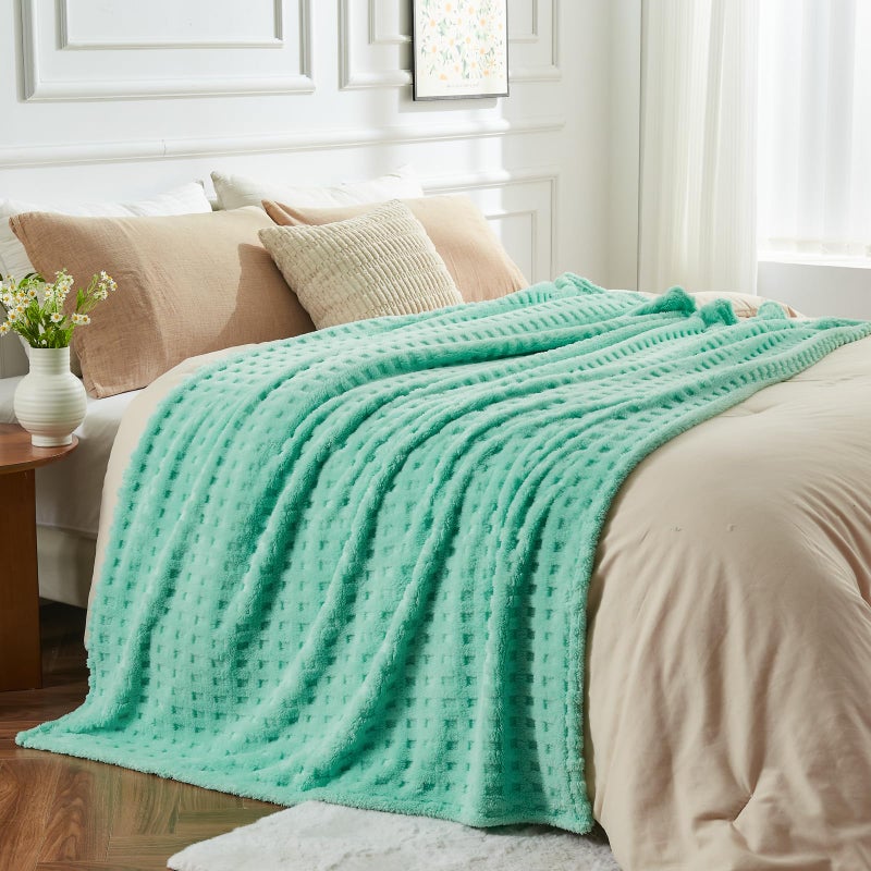 نيو كوزبلاي Newcosplay Super Super King Blanket Aqua Premium Silky Flannel Fleece 3D Waffle بطانية سرير خفيفة الوزن طوال الموسم (Aqua King (90 "" x110 ") - Image 4