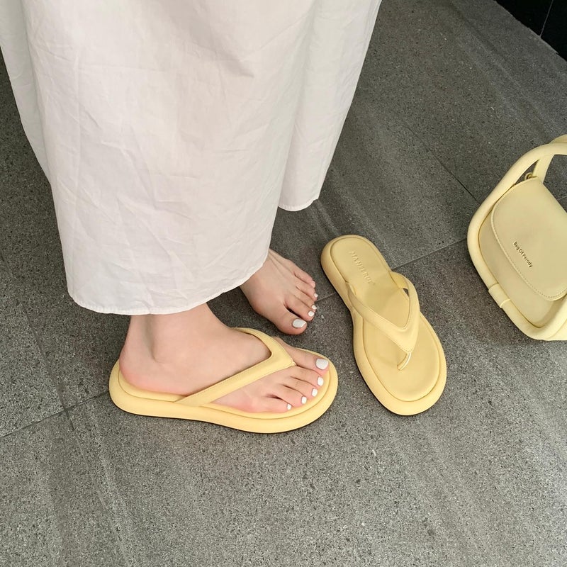 Simple Round-Toe Soft Elastic Thick-Soled Flip-Flops with a Stepping-On-Clouds Feel, Flat Thong Sandals with Thick Soles for Summer Outdoor Wear for Women Yellow - Image 1