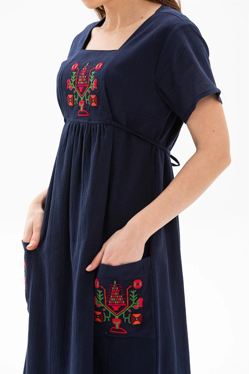 اليش شيل بيزي Embroidered Pocket Dress