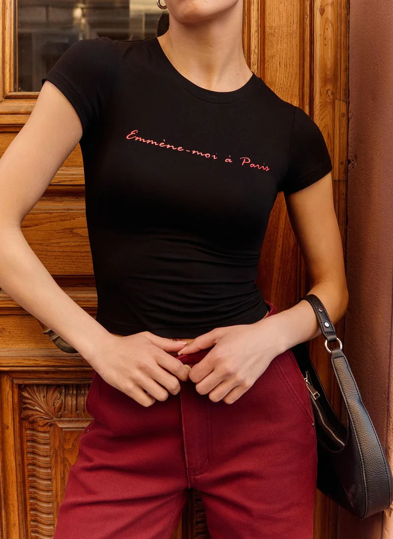 ليتشي تيشيرت قصير يزدان بحروف