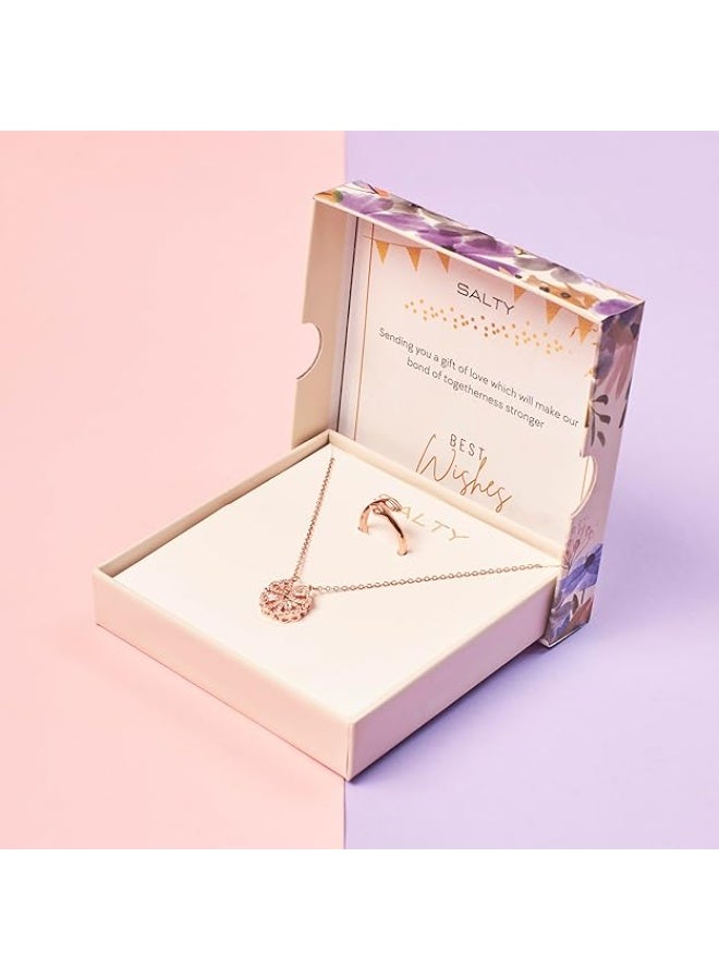 سالتي صندوق هدايا فاخر مقاوم للتآكل بنقشة البرسيم | طقم مجوهرات نسائي من قلادة وأقراط وأساور | أحدث أطقم المجوهرات الأنيقة والبسيطة | إكسسوارات عصرية بتصميم جمالي | مثالي للهدايا - Image 3