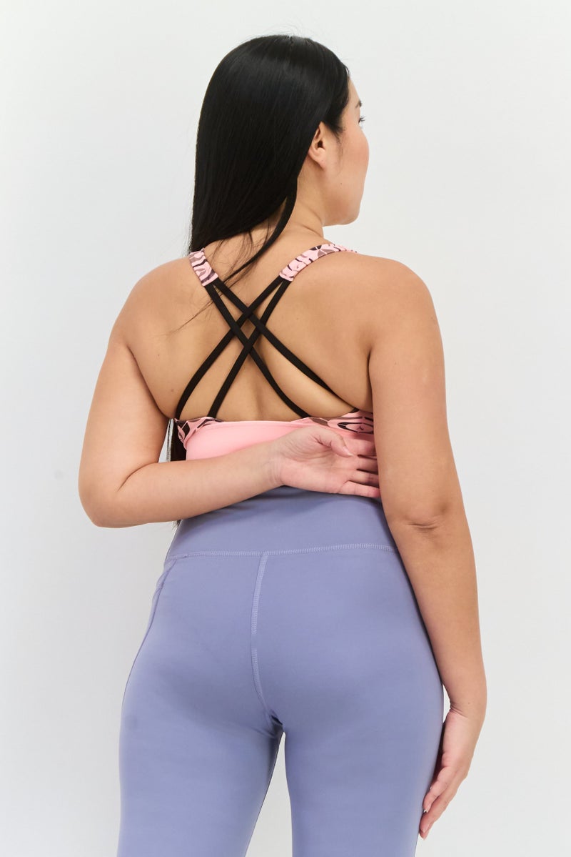 PUMA سوتيان رياضي خفيف مبطن بشعار العلامة التجارية للنساء، وردي - Image 4