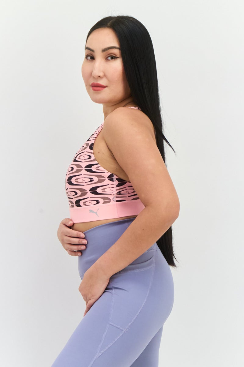 PUMA سوتيان رياضي خفيف مبطن بشعار العلامة التجارية للنساء، وردي - Image 3