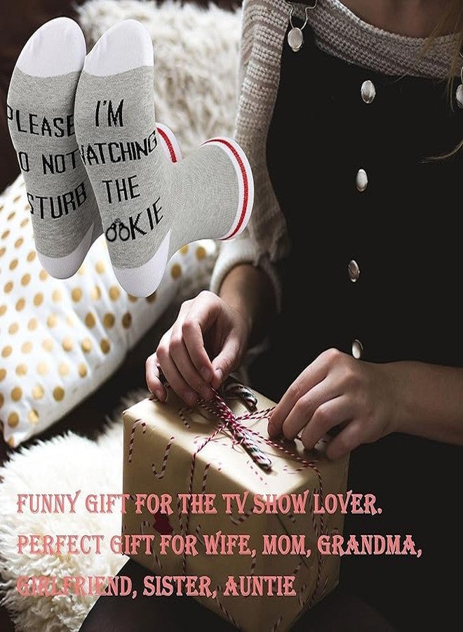 GJTIM 2 Pairs Crime Drama TV Show Inspired Gift Do Not Disturb I’m Watching Comedy Show Socks TV Show Birthday Gift for Women (Watching R) - Image 5