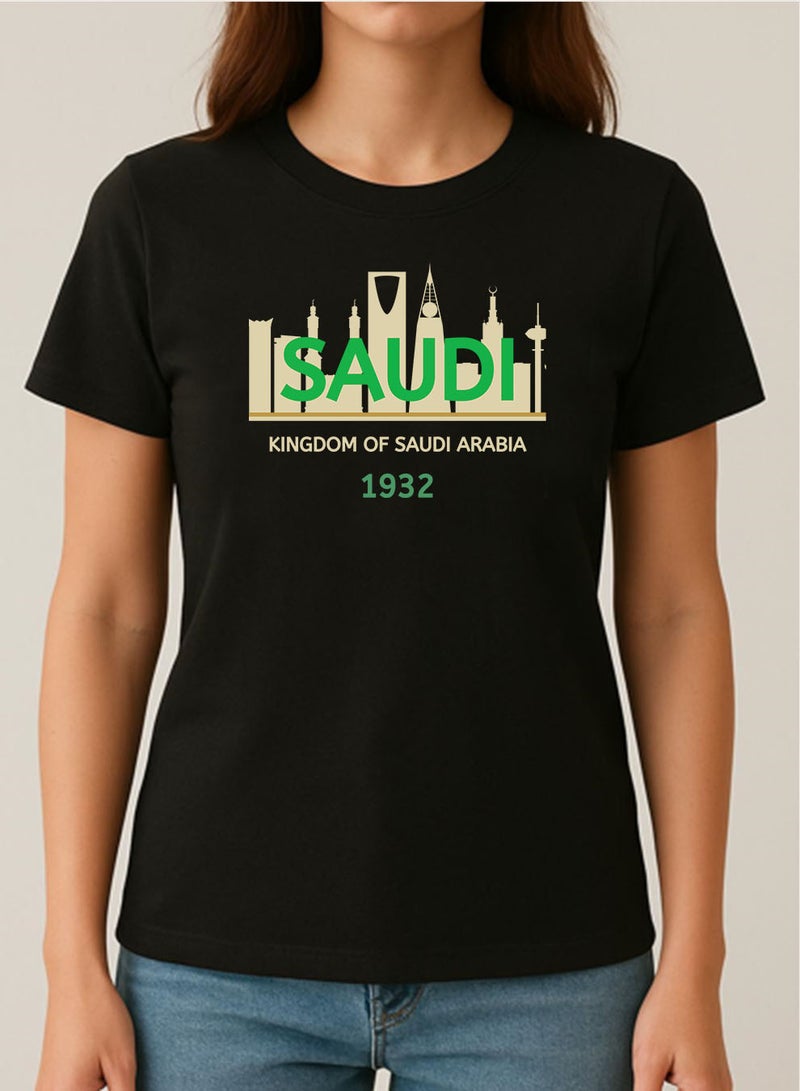 لوحة تيشيرت قطن لمناسبة اليوم الوطني السعودي أو للفخر بالانتماء للوطن في كل الأوقات للرجال والنساء - Image 3