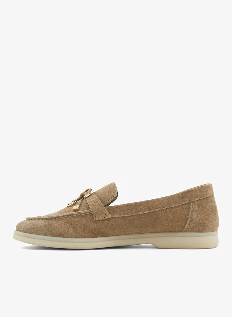 الدو CrerasIn Loafers