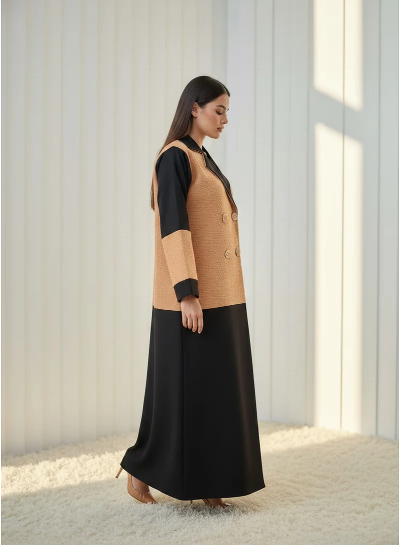 مويستريت Premium heavyweight wool-textured front panels paired with smooth, fluid crepe sleeves and lower hem