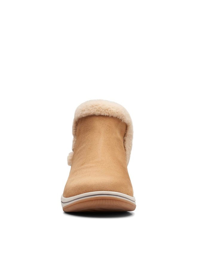 clarks Women's Breeze Fur Ankle Boot, Tan, 10 Wide - Image 5