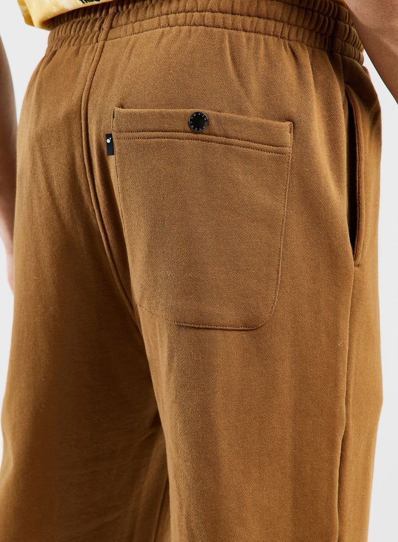 ذا هاندريدز بنطال رياضي بطباعة غرافيك - Image 5