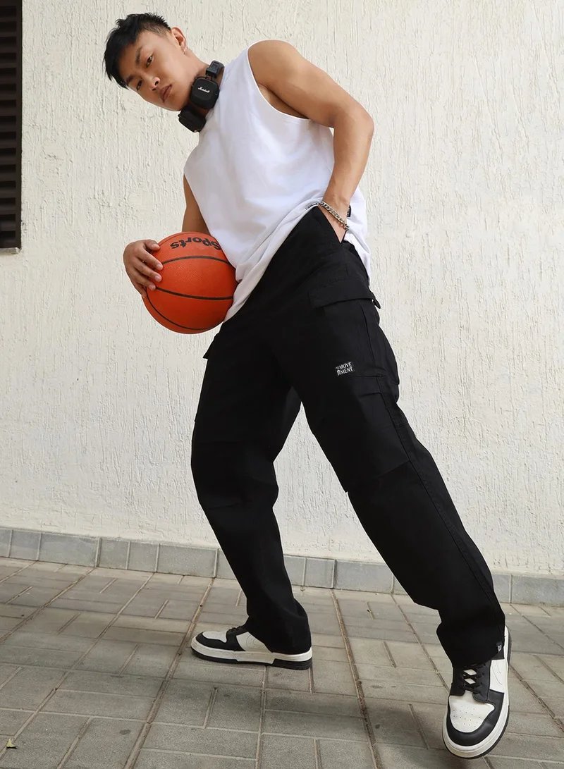 هوبرهولمي Men's Black Cotton Blend Solid Pattern Full Length Cargo Relaxed Trouser