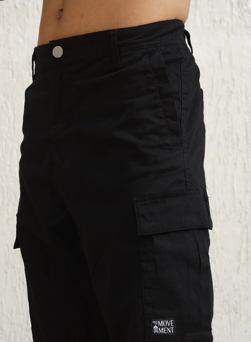 هوبرهولمي Men's Black Cotton Blend Solid Pattern Full Length Cargo Relaxed Trouser