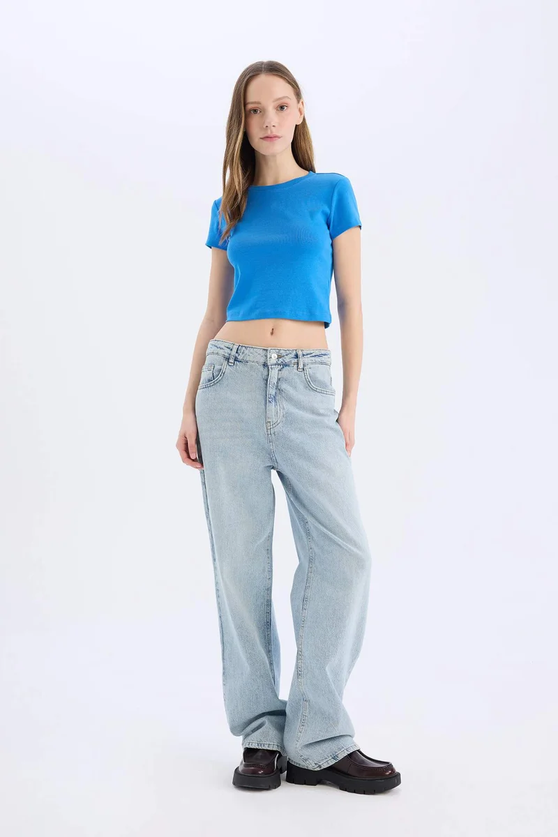 ديفاكتو Fitted Basic Ribbed Short Sleeve Crop T-Shirt