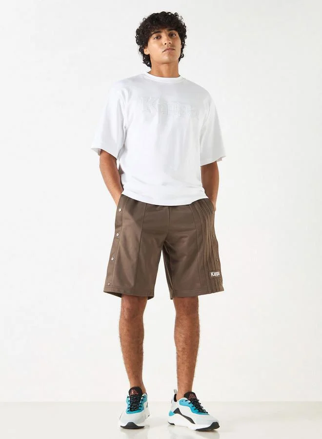 كابا شورت برباط إغلاق وتفاصيل أزرار وزخارف شعار من كابا