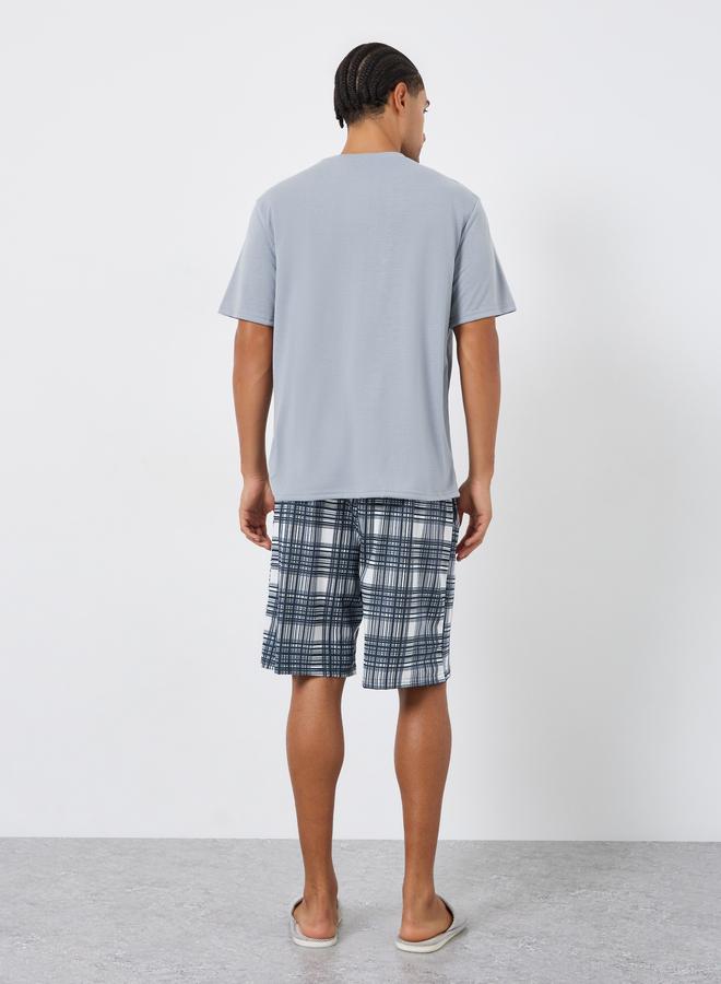 Styli Men Checked Relaxed Fit T-Shirt and Shorts Set - Image 5