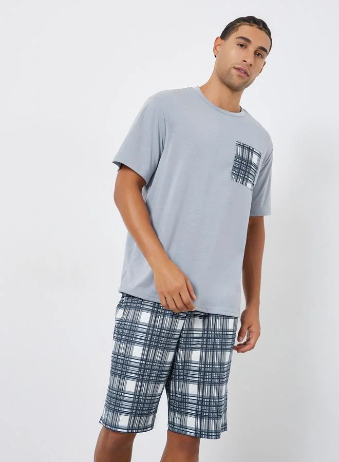 ستايلي مجموعة من شورت وتيشيرت بقصة مريحة