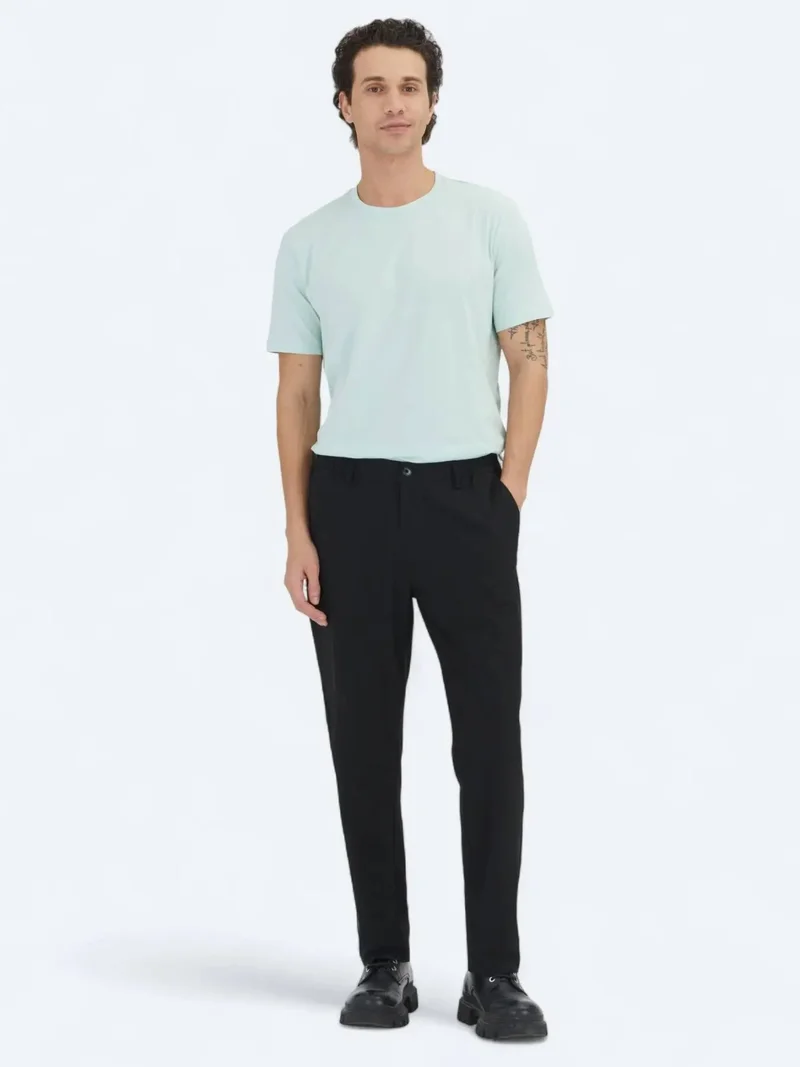 كيب بنطال رياضي أسود منسوج بقصة مريحة