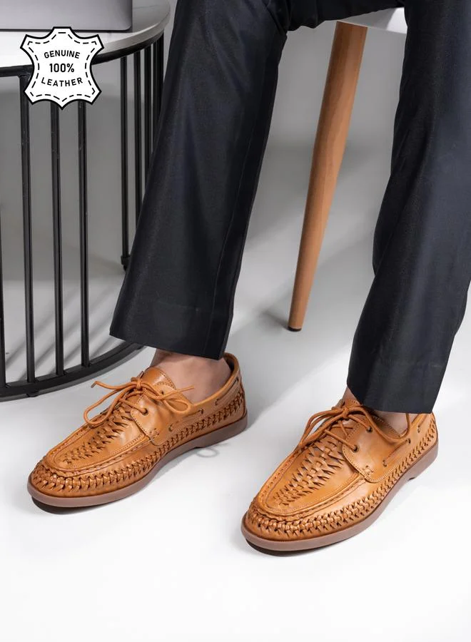 ستايلي حذاء بجلد طبيعي ورباط غلق