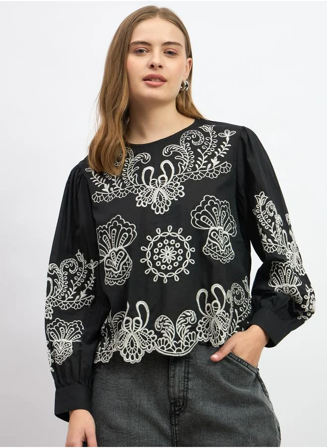 Styli Styli Schiffli Scalloped Hem Long Sleeve Top