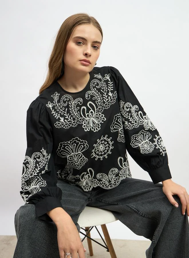 Styli Schiffli Scalloped Hem Long Sleeve Top
