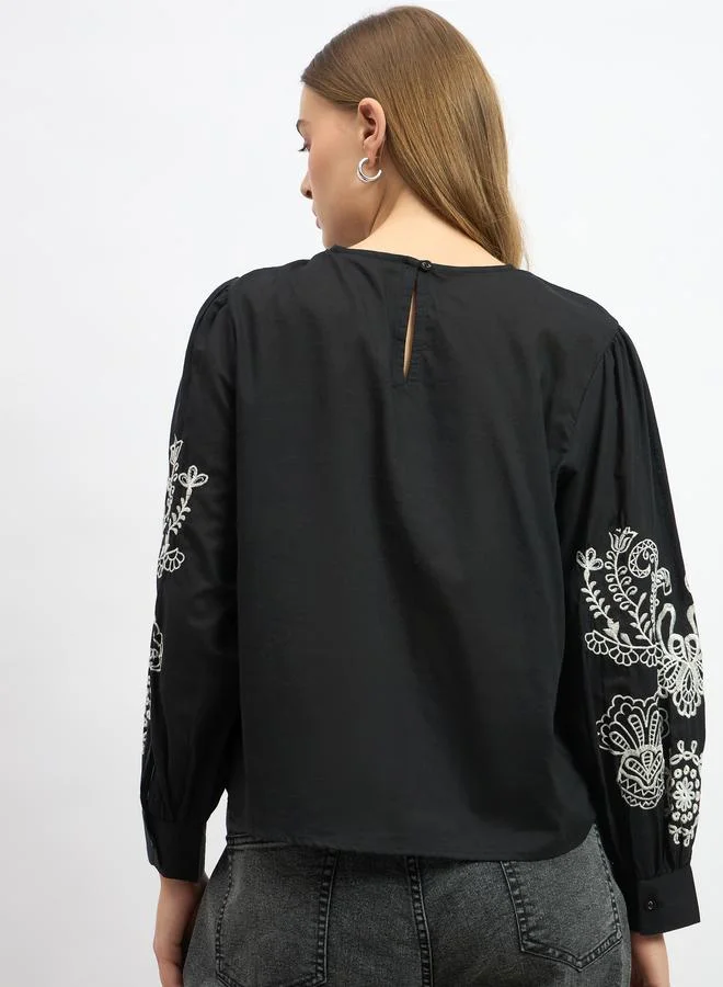 Styli Schiffli Scalloped Hem Long Sleeve Top