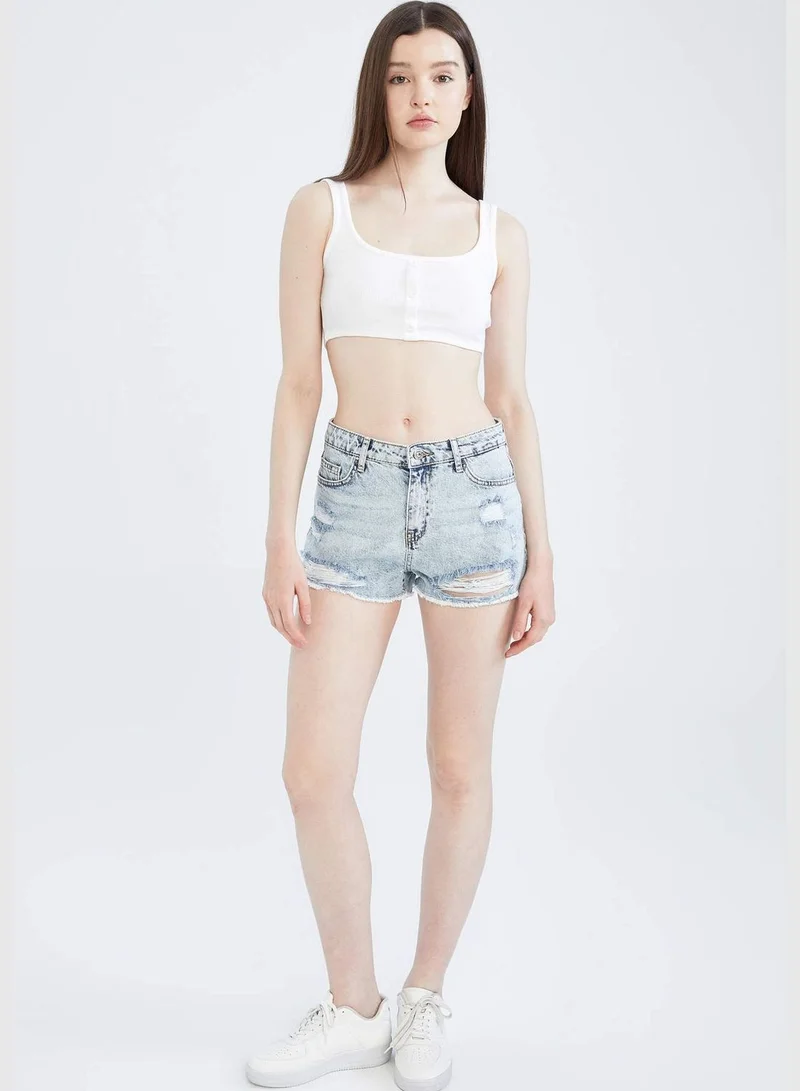 ديفاكتو High Waisted Distressed Mini Jean Short