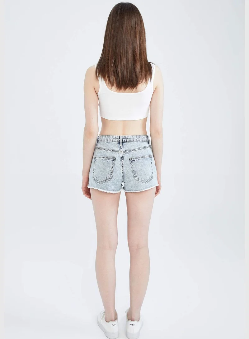 ديفاكتو High Waisted Distressed Mini Jean Short