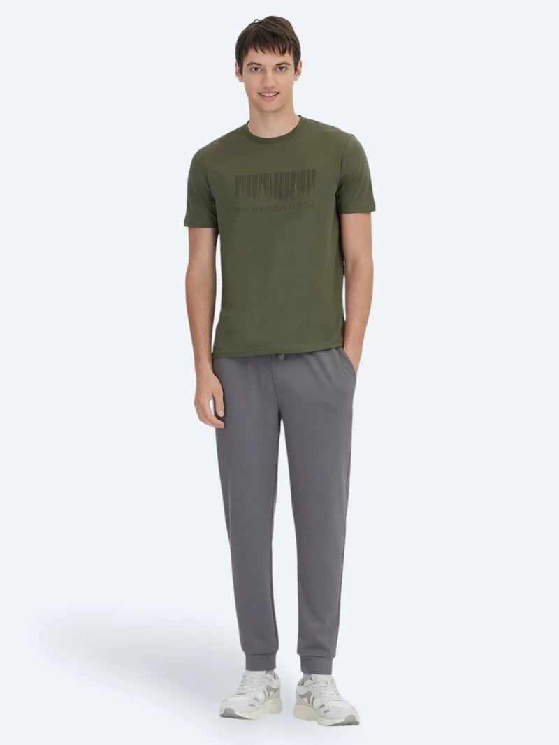 كيب تيشيرت قطني 100% مطبوع عليه صورة، بلون كاكي، بياقة دائرية - Image 3