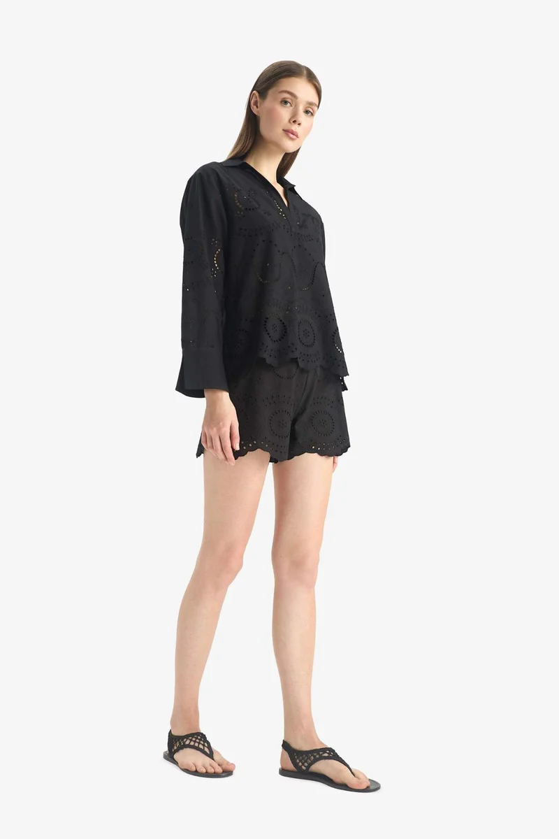 ديفاكتو Regular Fit Embroidered Beach Shorts