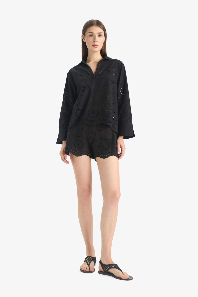 ديفاكتو Regular Fit Embroidered Beach Shorts