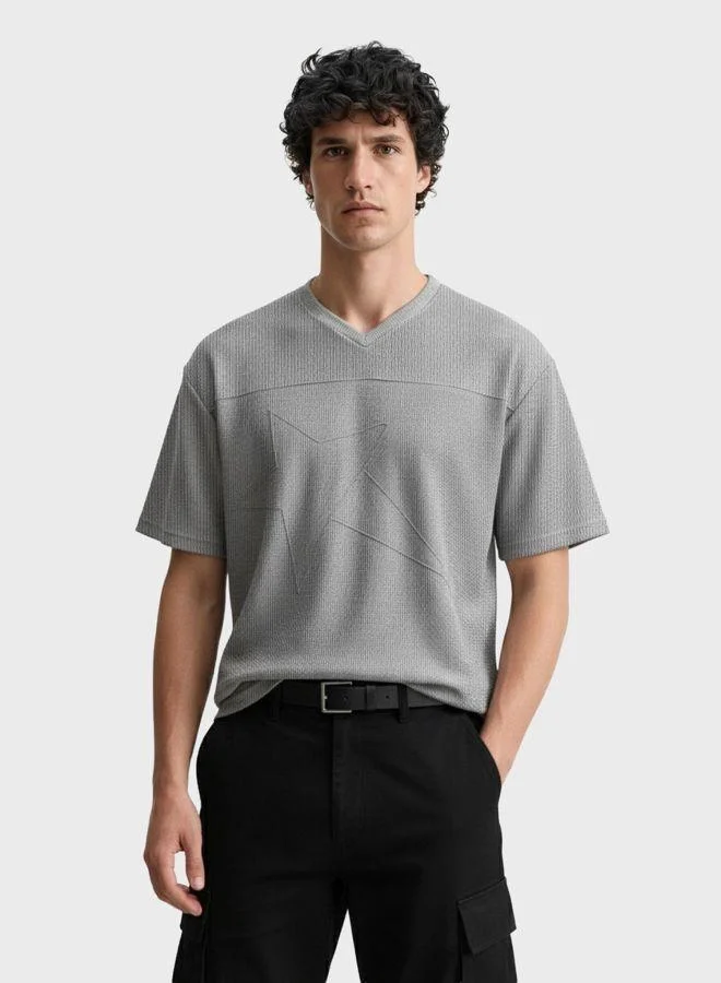 The Indian Garage Co Men Boxy Fit Textured V-Neck Half Sleeves T-Shirt