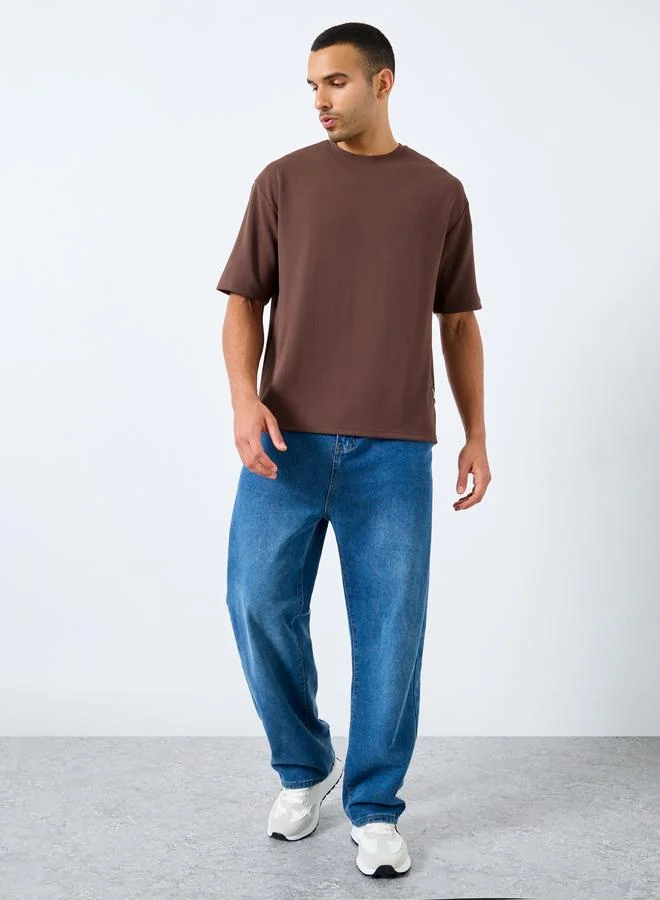 Styli Styli Men Oversized Textured Badge Detail T-Shirt