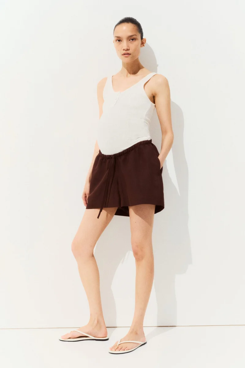 اتش اند ام شورت من مزيج الكتان لفترة الحمل وبعدها من تشكيلة ماما