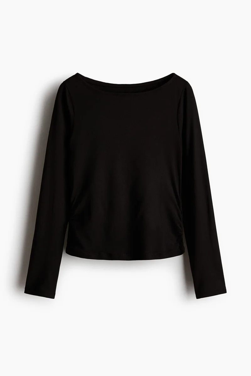 اتش اند ام بلوزة رياضية من نسيج سوفت موف