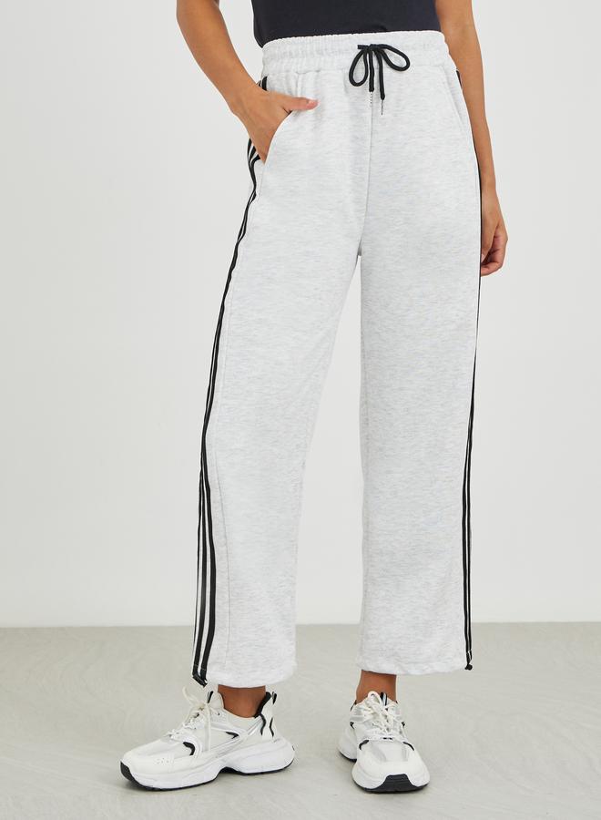 ستايلي بنطلون جوجر بقصة واسعة وخطوط جانبية مع رباط - Image 2