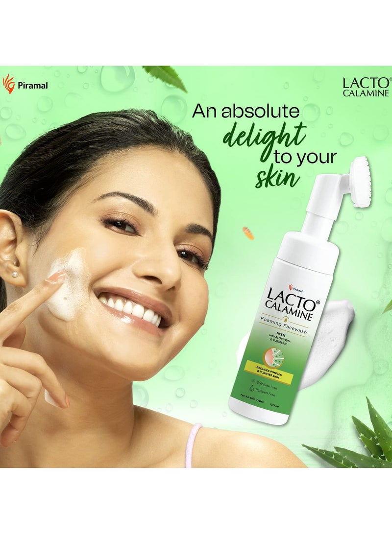 لاكتو كلامين غسول الوجه الرغوي من لاكتو كالامين وألوة الكركم يعمل على تفتيح البشرة والتحكم في الرؤوس السوداء والرؤوس البيضاء مع فرشاة رغوية مدمجة، غسول وجه خالي من الكبريتات، خالي من البارابين، 150 مل - Image 2