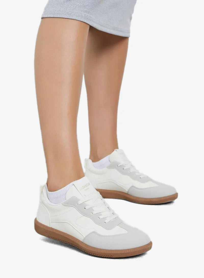 ستايلي اكتيف حذاء سنيكرز بأربطة للإغلاق