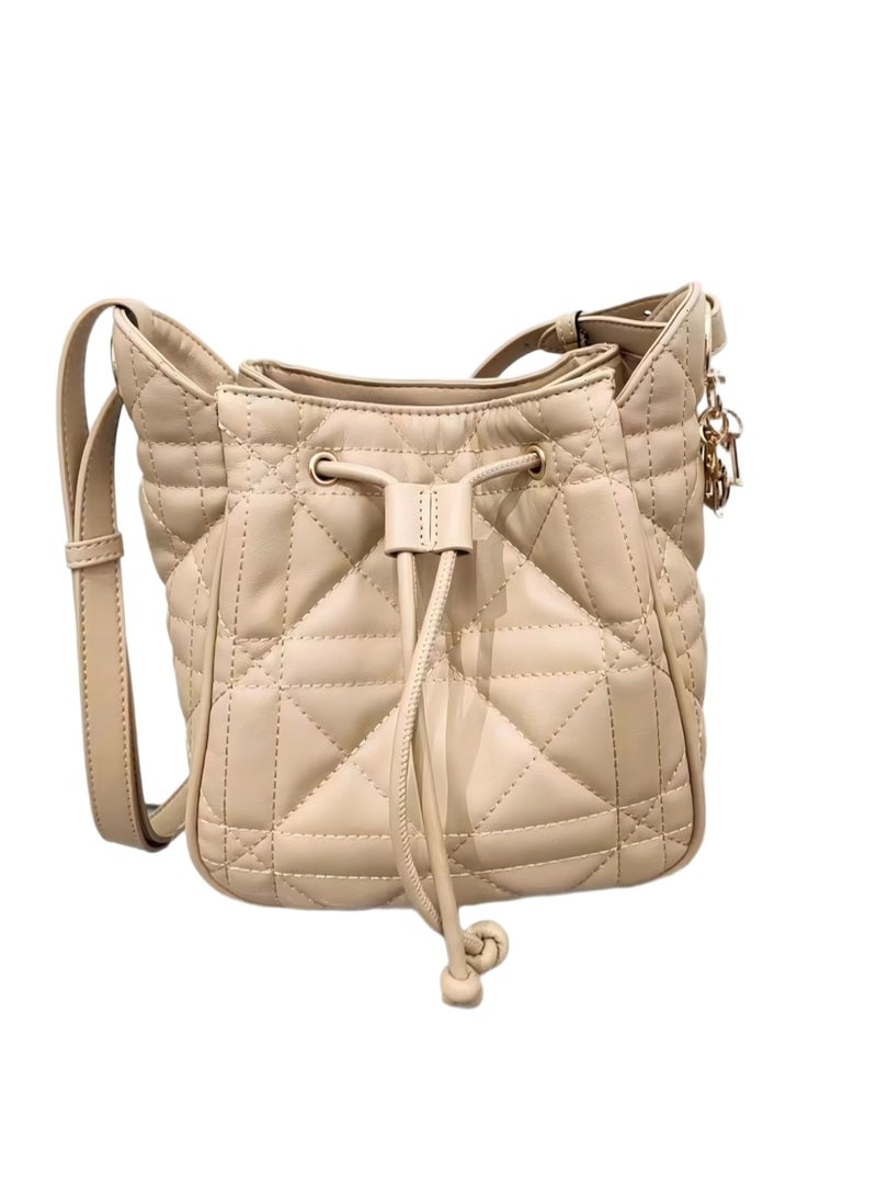 ديور أديكت حقيبة يد متوسطة الحجم من D-Motion برباط على شكل دلو حقيبة كتف عبر الجسم