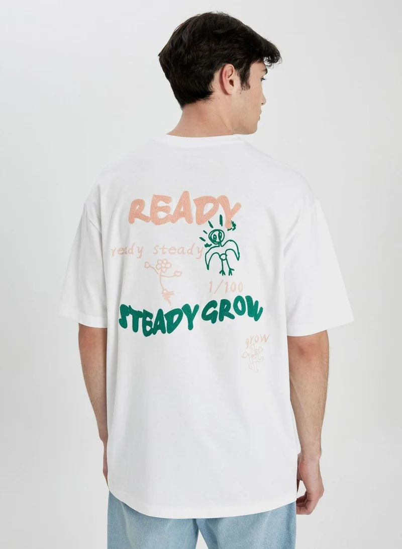 ديفاكتو تيشيرت مريح بطبعة وياقة دائرية