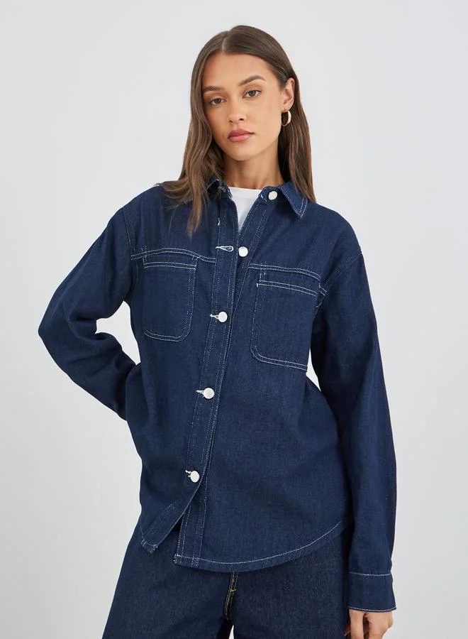 ستايلي قميص بياقة واسعة بأزرار صلبة