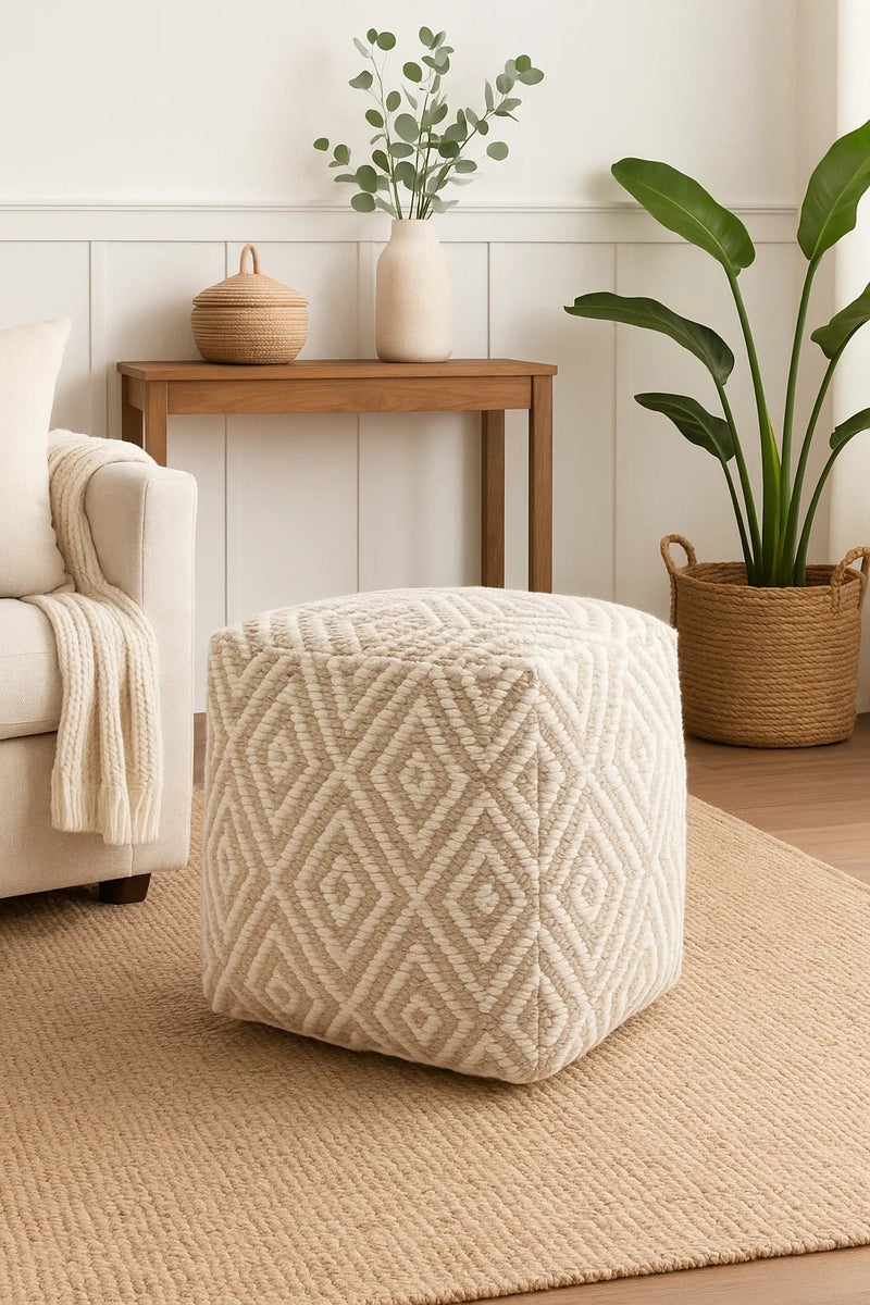 لوفت بوف عصري منسوج يدويًا - تصميم هندسي باللونين البيج والكريمي، مقعد متعدد الاستخدامات ومسند للقدمين، مقاس 40 × 40 × 40، قطعة ديكور منزلية أنيقة، جونستون - Image 1