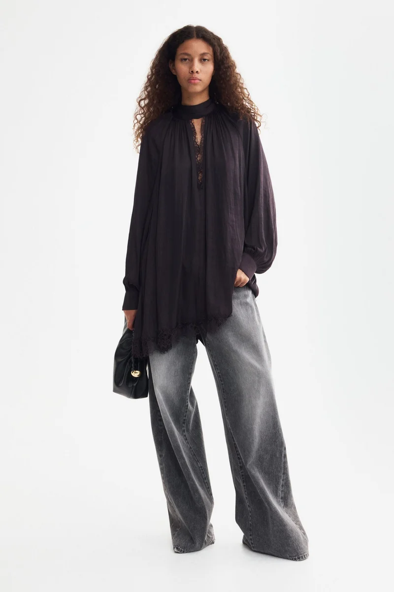 Lace-trimmed balloon-sleeved dress