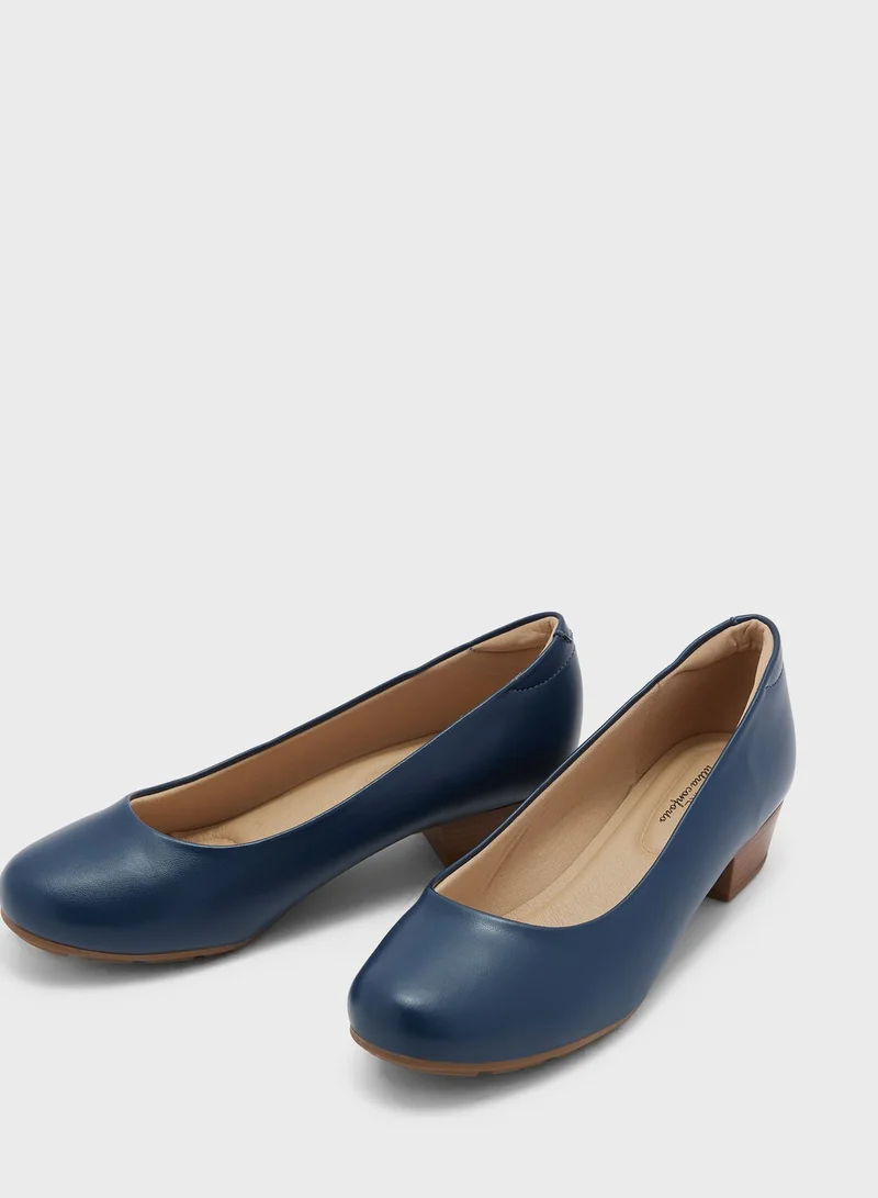 MODARE Close  Toe Low Heel Pumps