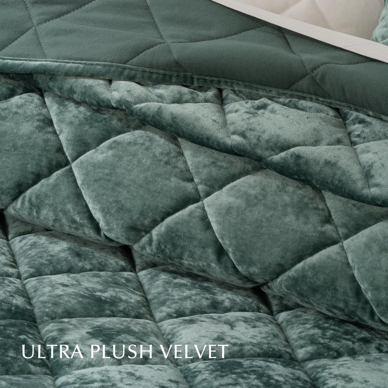 EVERGRACE Luxury Crushed Velvet Quilt Set King Size, Diamond Quilted Lightweight Velvet Comforter, Ultra Soft Oversized Bedspread Coverlet Bedding Set for All Season, with 2 Pillow Shams, Dark Green - Image 5