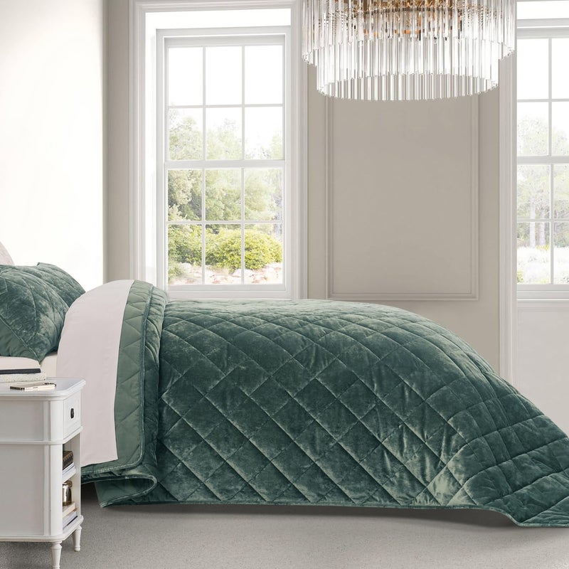EVERGRACE Luxury Crushed Velvet Quilt Set King Size, Diamond Quilted Lightweight Velvet Comforter, Ultra Soft Oversized Bedspread Coverlet Bedding Set for All Season, with 2 Pillow Shams, Dark Green - Image 3