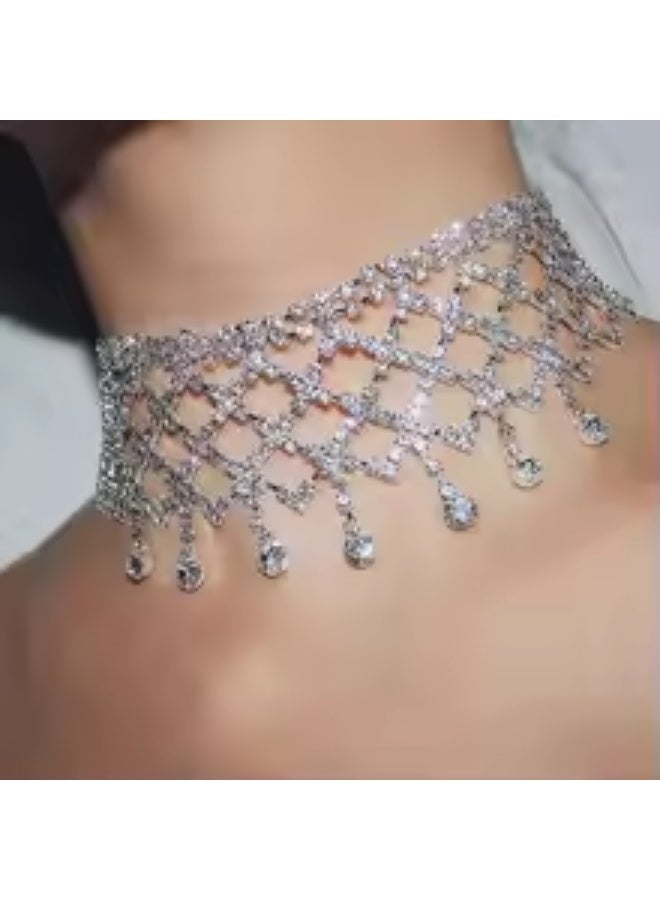 قلادة تشوكر شبكية من الكريستال الفضي للنساء - طوق هندسي من أحجار الراين مع دلايات على شكل قطرات ماء، مجوهرات مميزة للحفلات والسهرات - Image 1