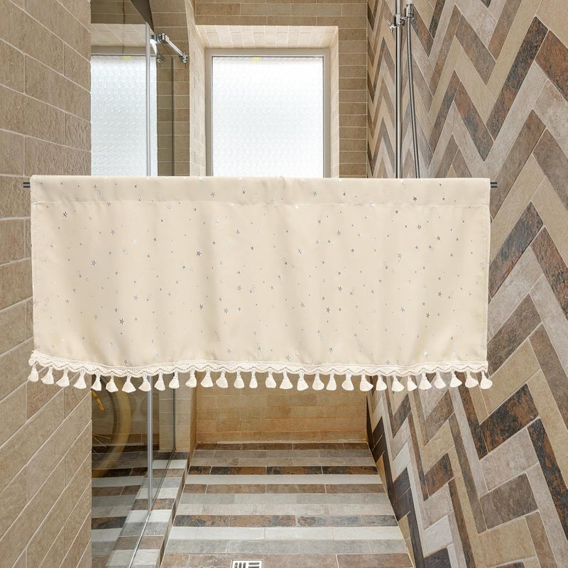 ستارة برينت (Star Print) لتزيين النوافذ الصغيرة، بلون بيج مع زخارف بالتيلات وقضيب قصير، مناسبة للمطبخ وغرفة الطعام، قطعة زينة نصفية بمقاس 132x46 سم - Image 4