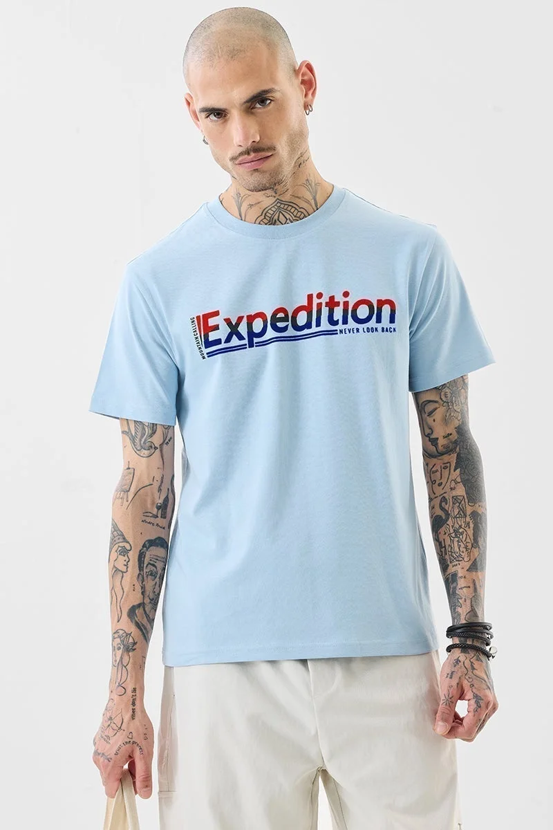 سنيتش تيشيرت أزرق فاتح مطبوع بقصة ضيقة