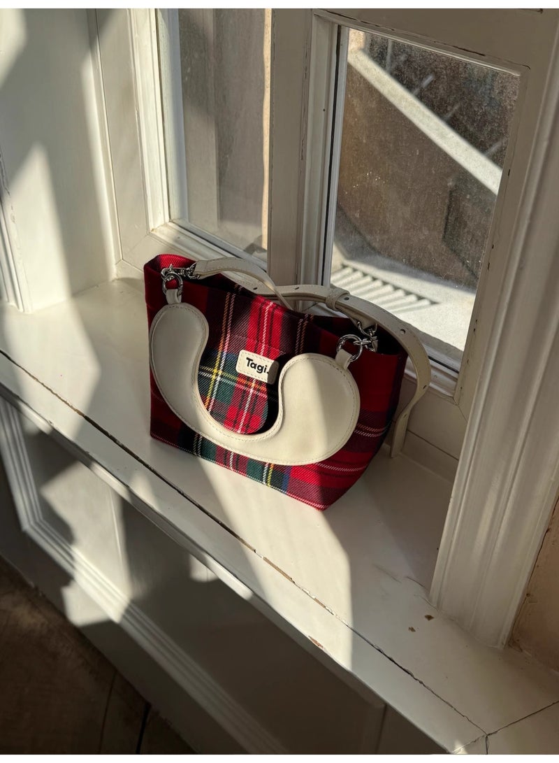 TG Tagi.call me handbag features an adjustable cross-body design, a cute single-shoulder design, and is simple and elegant. - Image 4